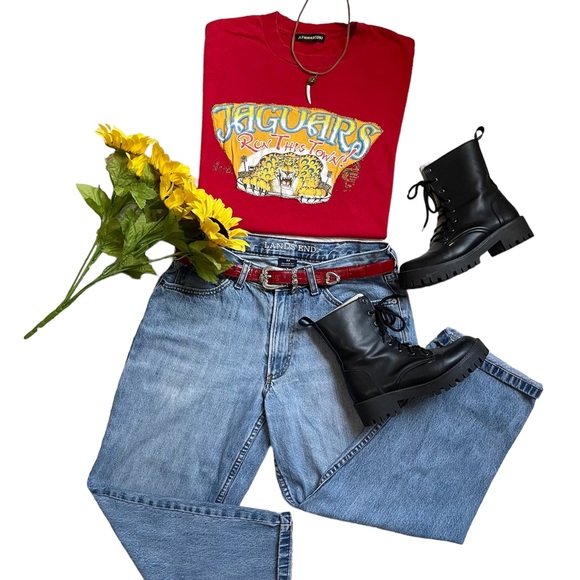 Vintage Jaguars Run this town red tee - Picture 15 of 17